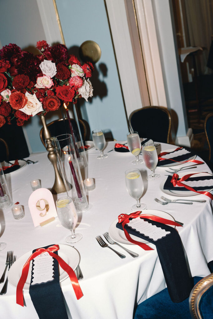 re black and white wedding table design