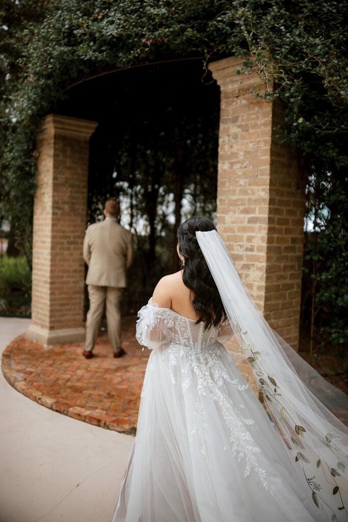 Bride prepares for her first look at their Bryan Museum garden wedding